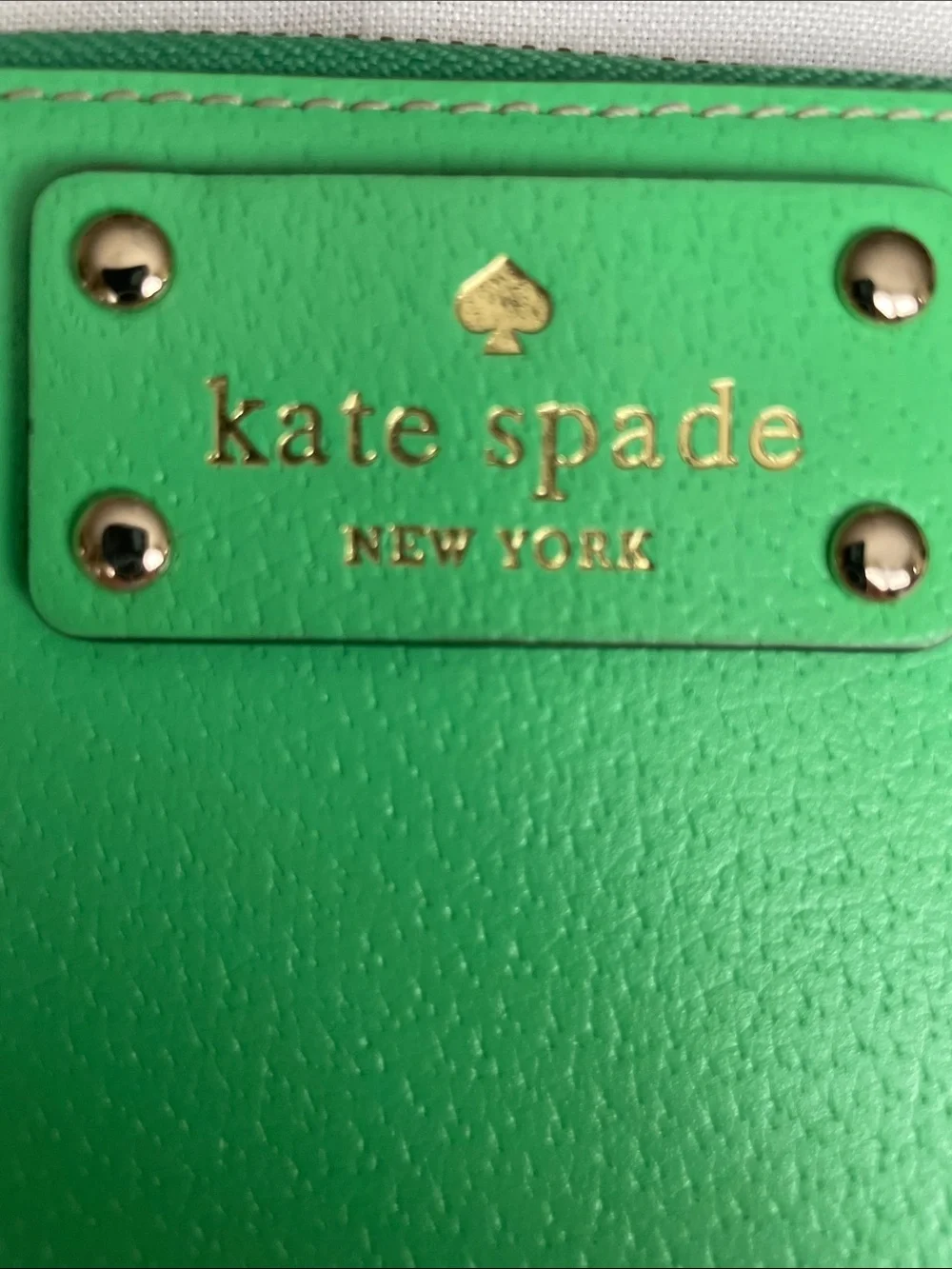 kate spade New York Bright Green Leather Zip Around Wallet LIKE NEW